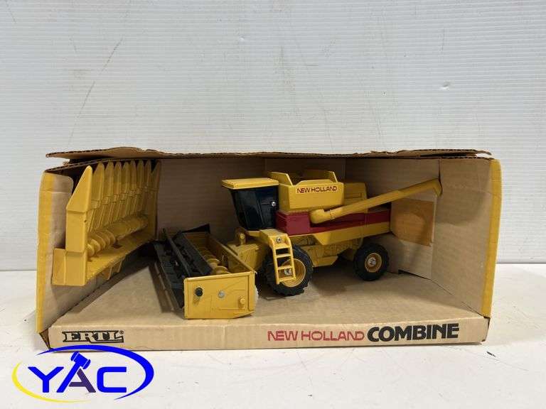 New Holland Combine ERTL - 1:32 Scale