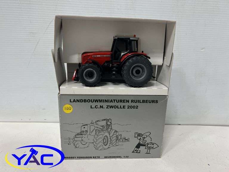 Massey Ferguson 8270 LCN Show Tractor - 1:32 Scale
