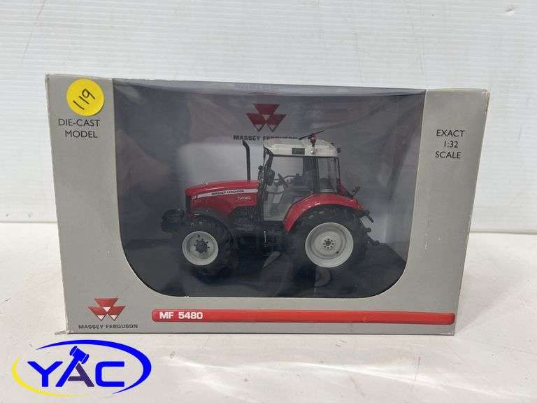 Massey Ferguson 5480 - 1:32 Scale