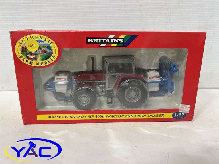 Massey Ferguson 3680 Tractor with Crop Sprayer - 1:32 Scale