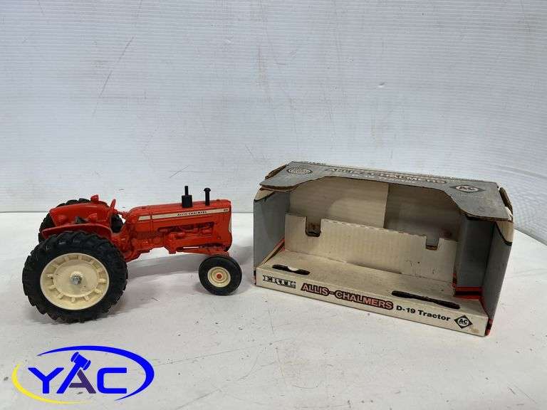 D19 Allis-Chalmers Tractor
