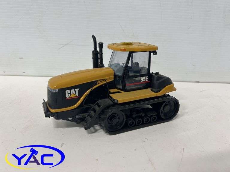 CAT Challenger 95E - 1:32 Scale