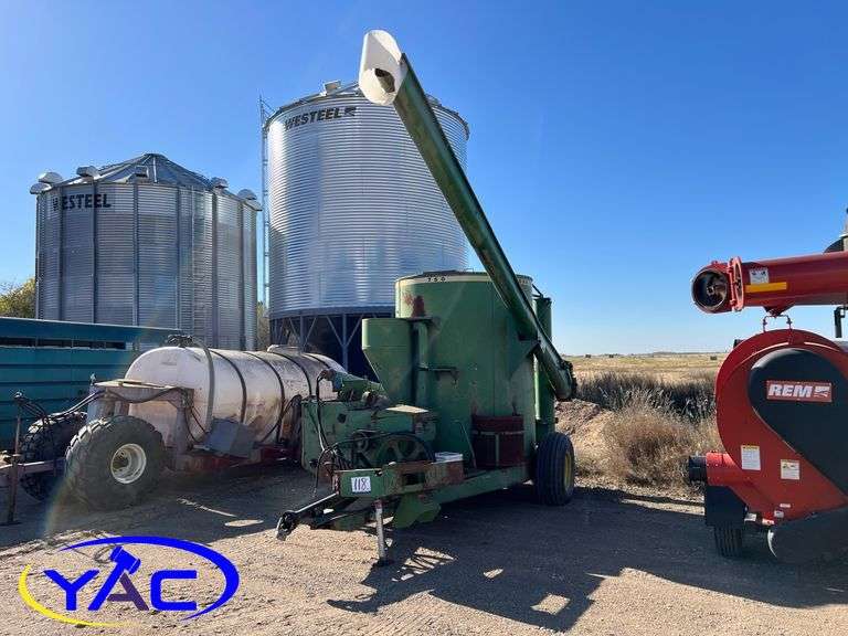 John Deere 750 Mix Mill