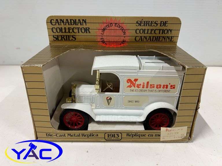 1913 Neilson's Ice Cream Truck - 1:25 Scale