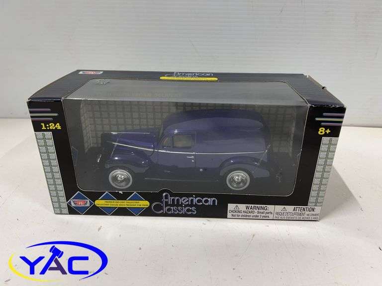 1940 Ford Sedan - 1:24 Scale