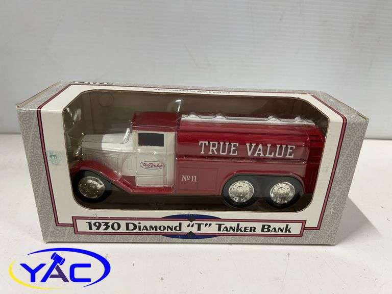 1930 Diamond "T" Tanker Bank - 1:34 Scale