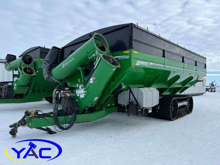 2022 Brent 2596 Grain Cart