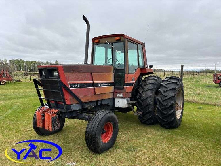 1981 IH 5088 2WD TRACTOR
