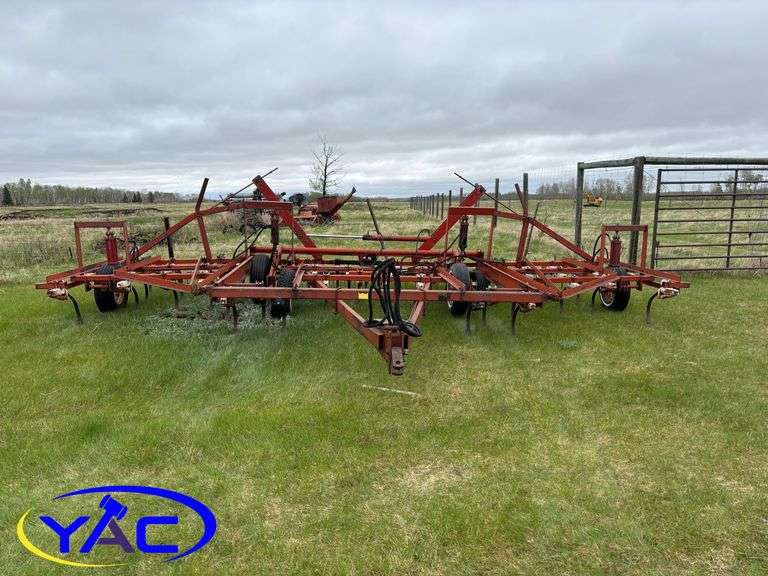 MODEL 45 IH VIBRA SHANK CULTIVATOR