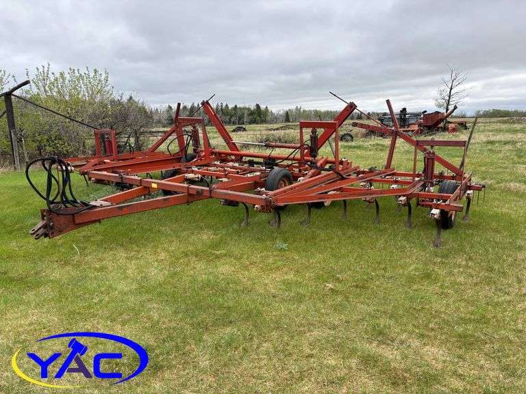 MODEL 45 IH VIBRA SHANK CULTIVATOR