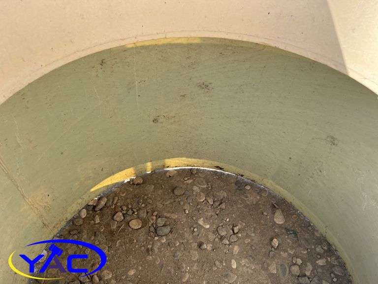 Well Topper Fiber Glass Well Topper - YAC Auctions