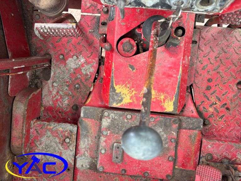 1974 VOLVO 810 2WD TRACTOR