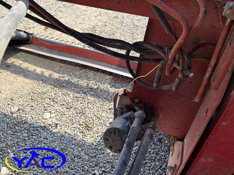 1987 CASE IH 8820 SELF-PROPELLED SWATHER