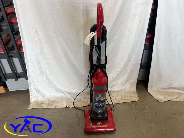 Red Dirt Devil Vaccuum