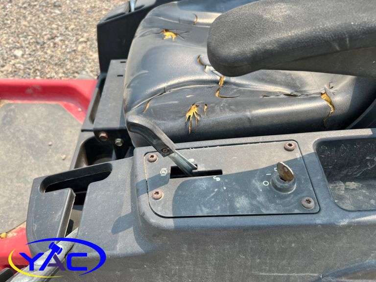 MASSEY FERGUSON 2300 ZERO TURN MOWER