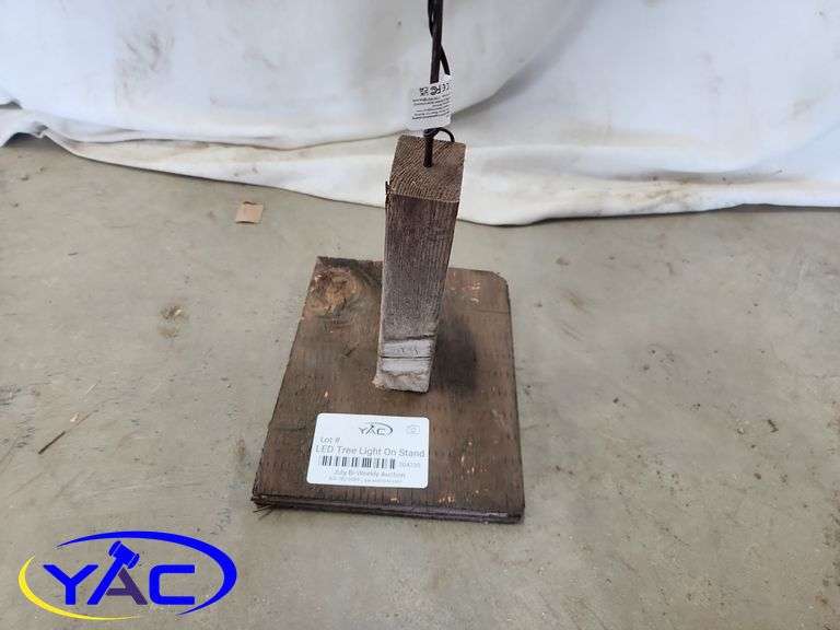 LED Tree Light On Stand
