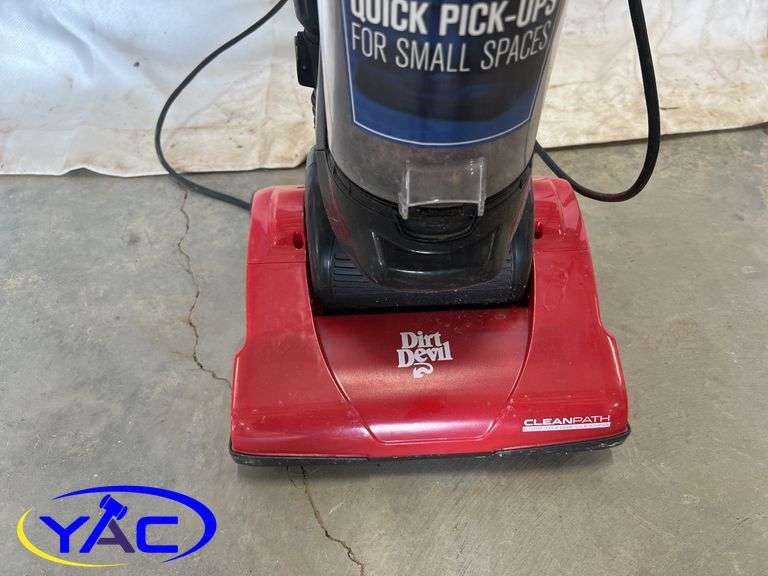 Red Dirt Devil Vaccuum
