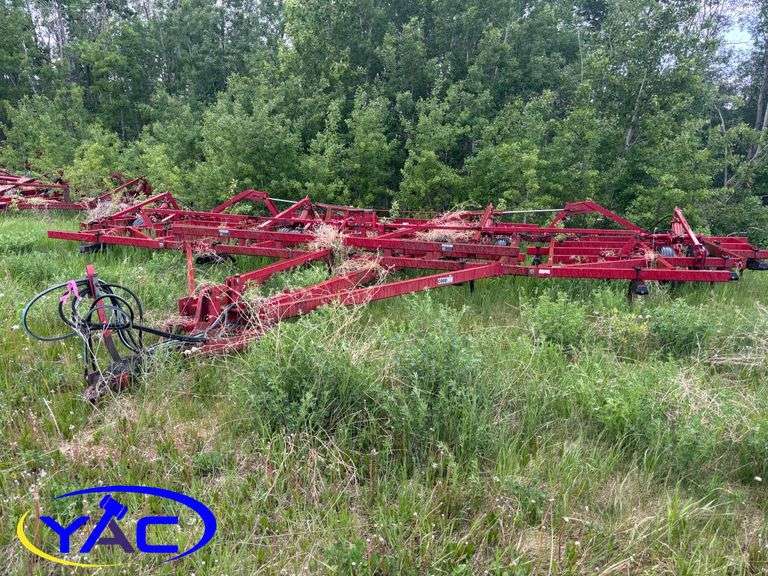 28' IH 4700 CULTIVATOR