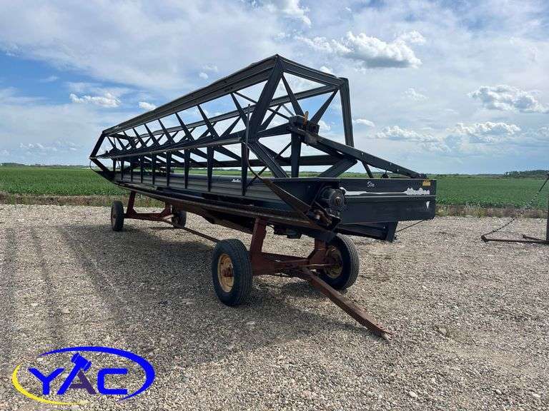 960 MACDON 30' HEADER W/ JD ADAPTOR