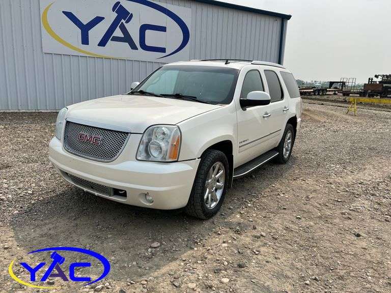 2011  GMC  YUKON DENALI 4WD