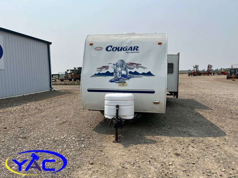 2005  KEYSTONE  BUMPER HITCH CAMPER