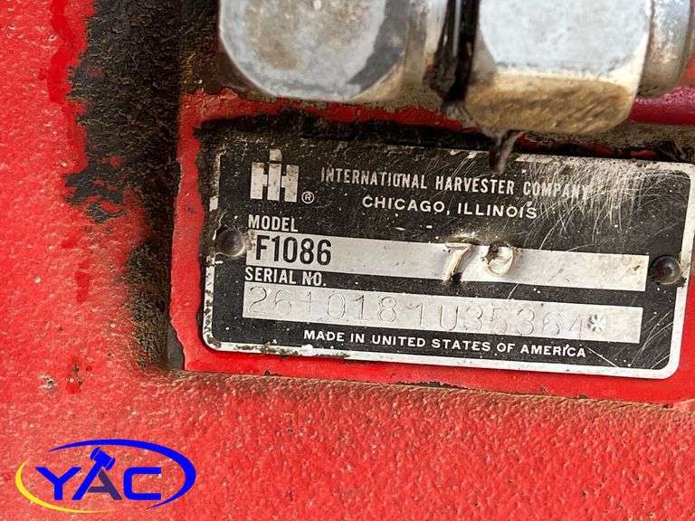 CASE IH 1086 TRACTOR