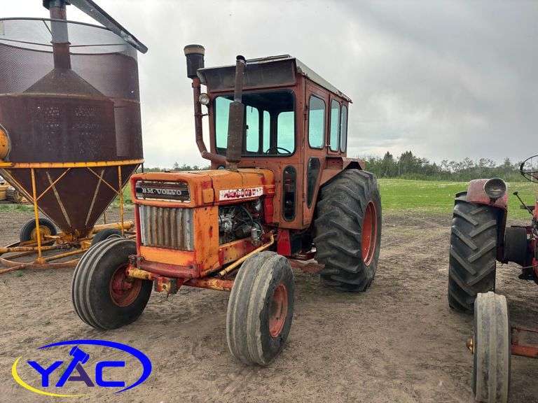 1974 VOLVO 810 2WD TRACTOR