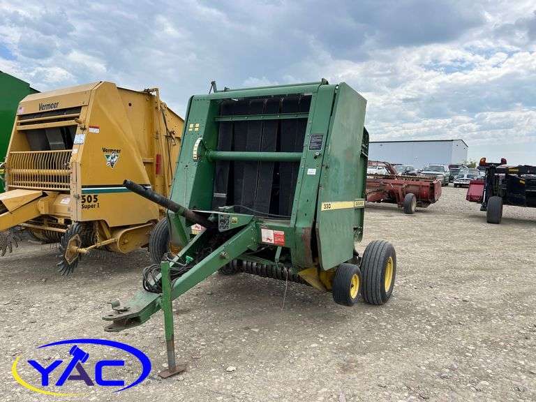 JOHN DEERE 330 ROUND BALER
