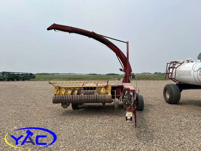 NEW HOLLAND 900 FORAGE HARVESTER