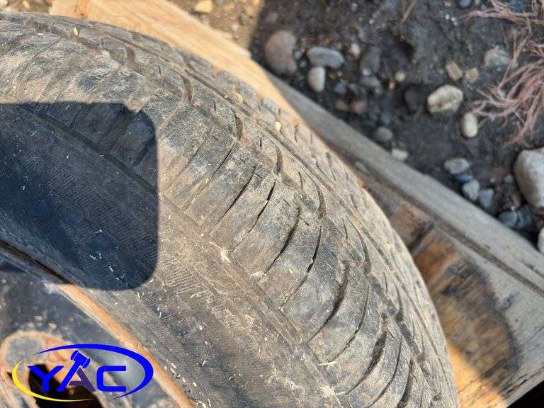 14 - 15" Concord Packer Tires (Rims Only - Tires Weathered & Cracked)