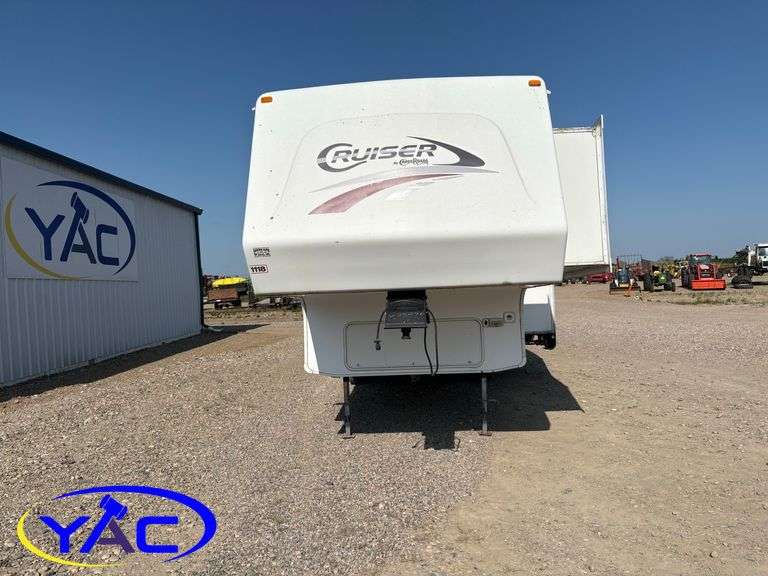 2005  CROSSROADS   CRUISER FIFTH WHEEL CAMPER
