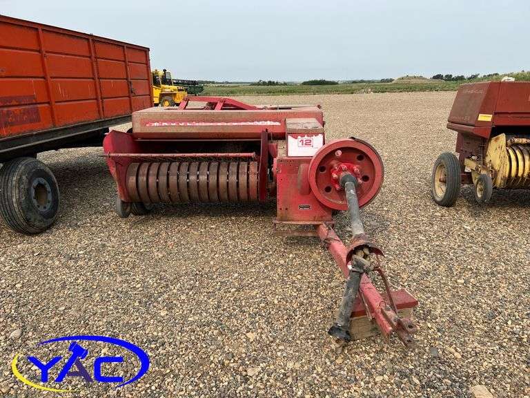 MASSEY FERGUSON 12 SQUARE BALER