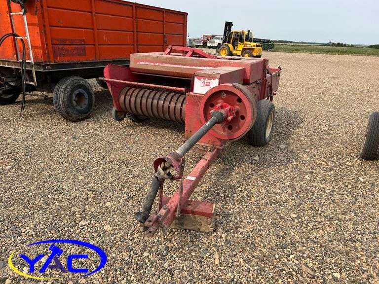 MASSEY FERGUSON 12 SQUARE BALER