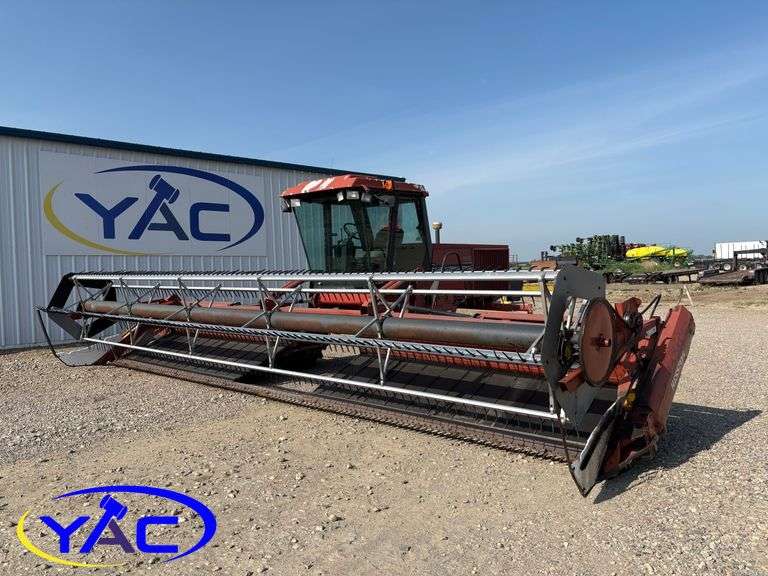1987 CASE IH 8820 SELF-PROPELLED SWATHER