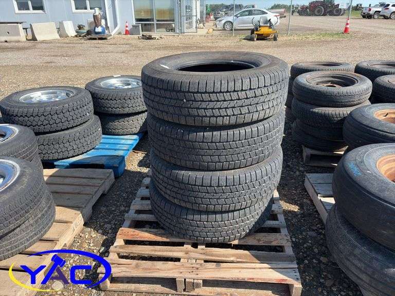 4- Goodyear 265/70R17 Tires