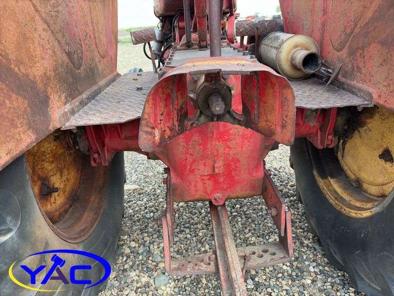 1947 MASSEY HARRIS 44  W/ SHAVER POST POUNDER