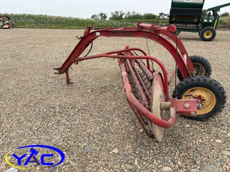 MASSEY FERGUSON BAR HAY RAKE
