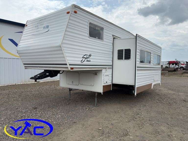 2004  COACHMEN  SHASTA FIFTH WHEEL CAMPER