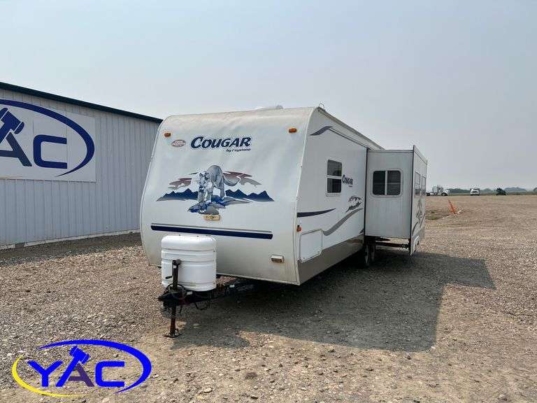 2005  KEYSTONE  BUMPER HITCH CAMPER