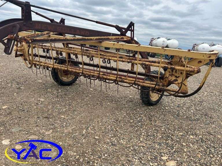 NEW HOLLAND SIDE DELIVERY RAKE