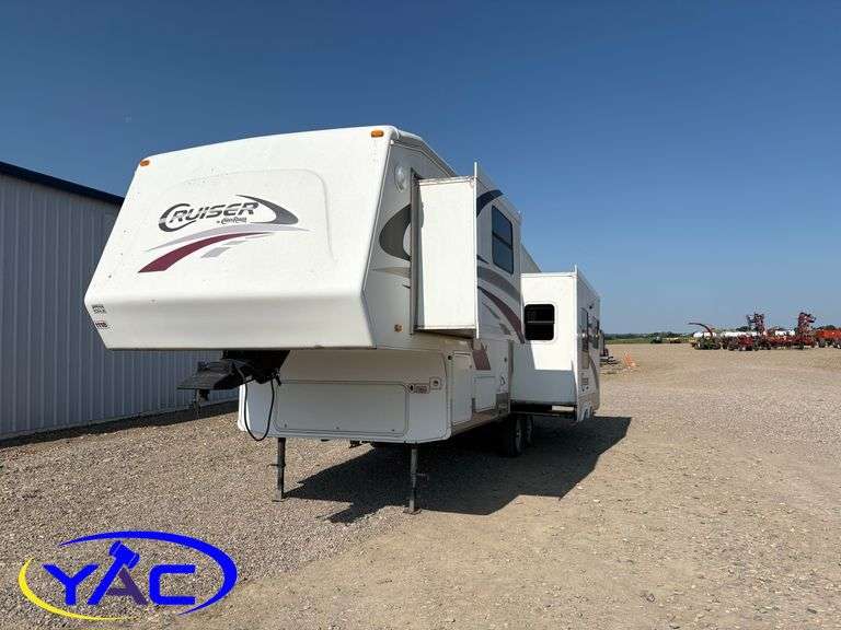 2005  CROSSROADS   CRUISER FIFTH WHEEL CAMPER
