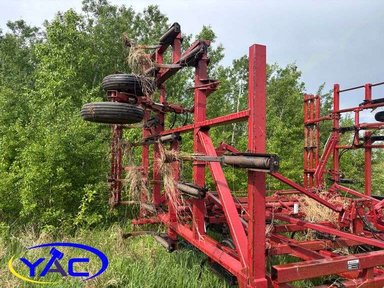 28' IH 4700 CULTIVATOR