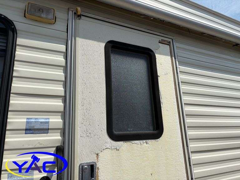 1993  FLEETWOOD ENTERPRISES (WILDNERNESS) FIFTH WHEEL CAMPER
