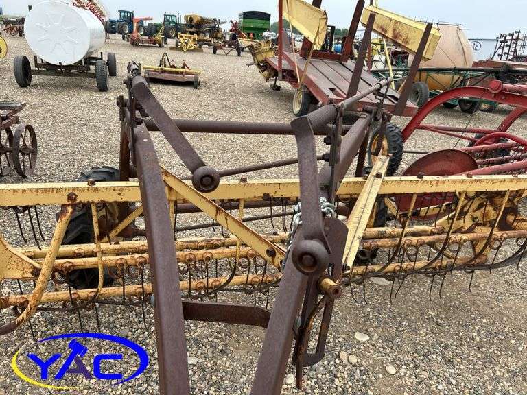 NEW HOLLAND 56 HAY RAKE