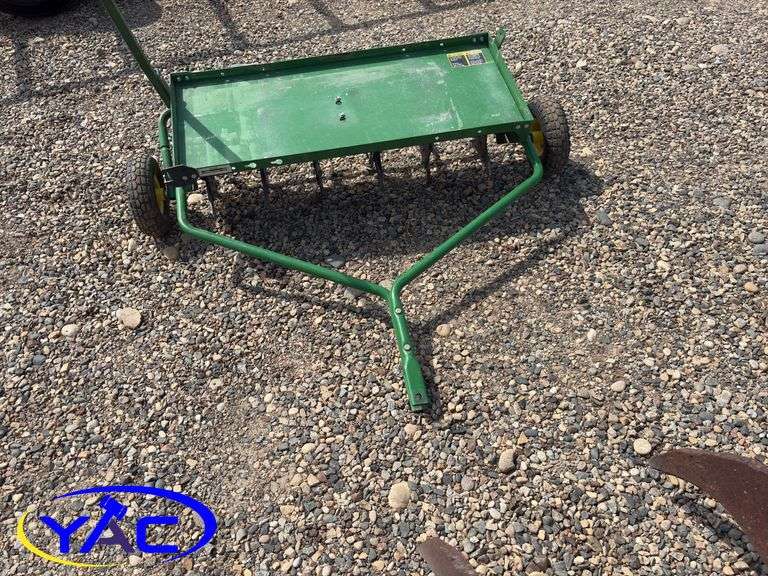PULL-TYPE JOHN DEERE AERATOR - 42"