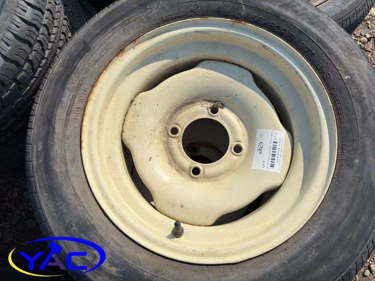 14 - 15" Concord Packer Tires (Rims Only - Tires Weathered & Cracked)