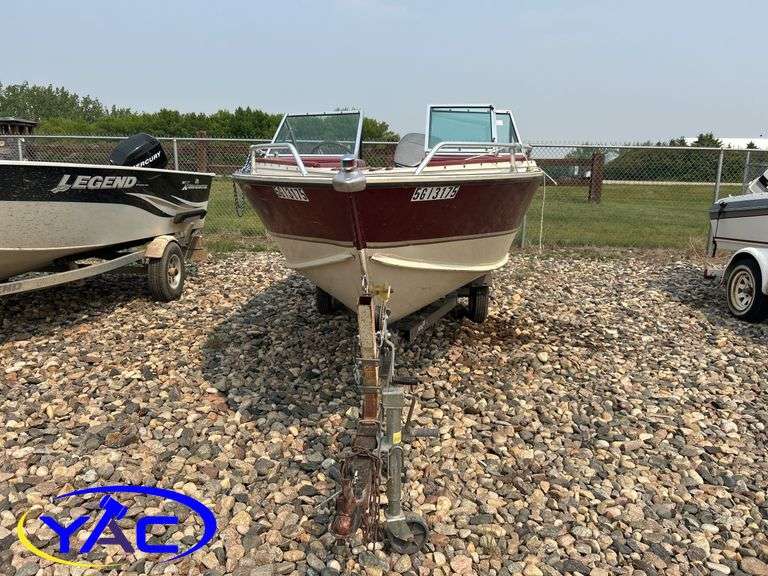 1984 LUND 16' BOAT W/ 2018 EZ LOADER TRAILER