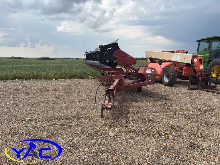 CASE IH 725 PULL-TYPE SWATHER