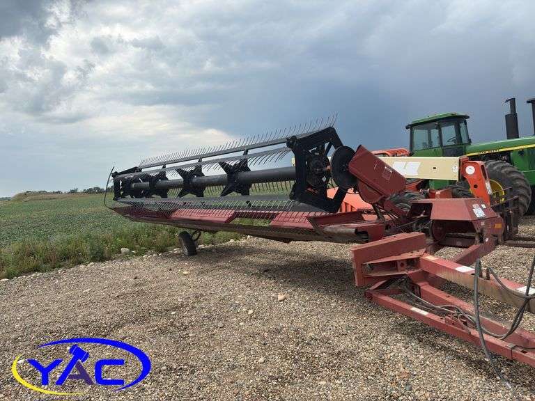 CASE IH 725 PULL-TYPE SWATHER