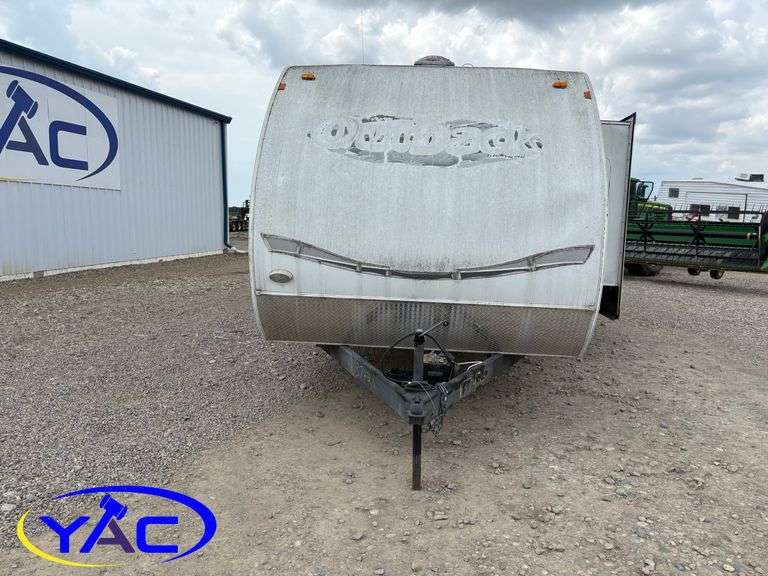 2007  KEYSTONE  OUTBACK BUMPER HITCH CAMPER